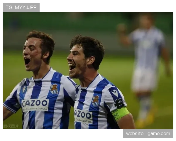 现场直击：阿尔梅里亚球迷为球队顽强的防守表现高唱赞歌，尽管主场0-0闷平。